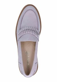 Gaiši purpursarkani ādas loafers ar austiem detaļām uz augšdaļas, noapaļota pirksta daļa un brūns gumijas zole. Logo apdruka iekšpusē.