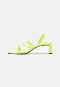 Monki Sandaalit nilkkaremmillä - green