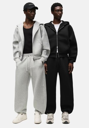 Bershka, 2-PACK BALLOON FIT - TROUSERS - Tracksuit bottoms - white
