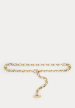 Opasok so zlatým tónom s veľkými oválnymi očkami a zapínaním na prepínací uzáver na bielom pozadí.