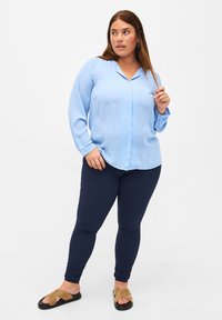 Zizzi SOLID WITH V-NECK - Blus - serenity