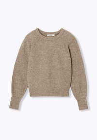 Pull en tricot beige avec un col rond, des manches raglan, un ourlet côtelé et un détail à trois boutons au niveau des poignets. Texture douce, design polyvalent.