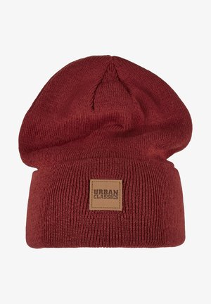 Rode gebreide beanie met een omgevouwen rand. Voorzien van een vierkant leren label met de tekst "URBAN CLASSICS." Zachte textuur en slouchy silhouet.