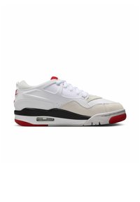 Zapatilla blanca con parte superior de ante y malla, media suela negra y acentos rojos. Presenta una unidad de aire visible, cordones redondos y suela texturizada.