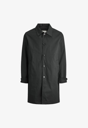 Trench-coat noir léger avec un devant boutonné, un col classique et des poches latérales. Présente une coupe droite et des pattes de réglage aux poignets.