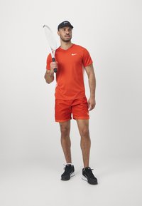Nike Performance TOP - Camiseta deportiva - rust factor/pink quartz/white