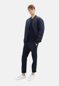 TOM TAILOR KURZARM HENLEY GESTREIFT - Tričko s potlačou - dunkelblau