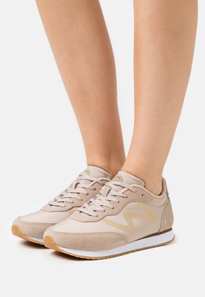 OLIVIA METALLIC - Trainers - clouds