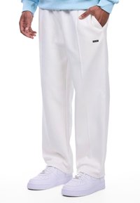 Dropsize STRAIGHT LEG JOGGER - Donji dijelovi trenirke - creamwhite