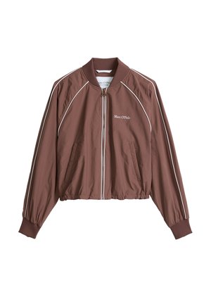 Veste bomber marron clair avec passepoil blanc le long des manches, fermeture éclair à l’avant, col et poignets côtelés, et logo « Marc O'Polo » sur la poitrine.