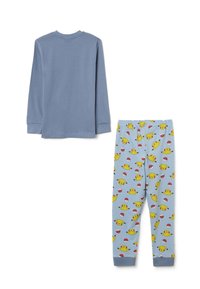 Langärmliges, blaues Schlafshirt kombiniert mit hellblauen Hosen, die mit einem Pikachu- und Poké Ball-Muster verziert sind. Aus weichem Baumwollmaterial, mit Gummibund.