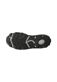 Schwarze Sport-Schuhsohle mit strukturiertem Gummi-Griff, versehen mit markanten Rillen und metallisch grauen Akzenten. Kreisförmiges Logo in der Nähe der Ferse.