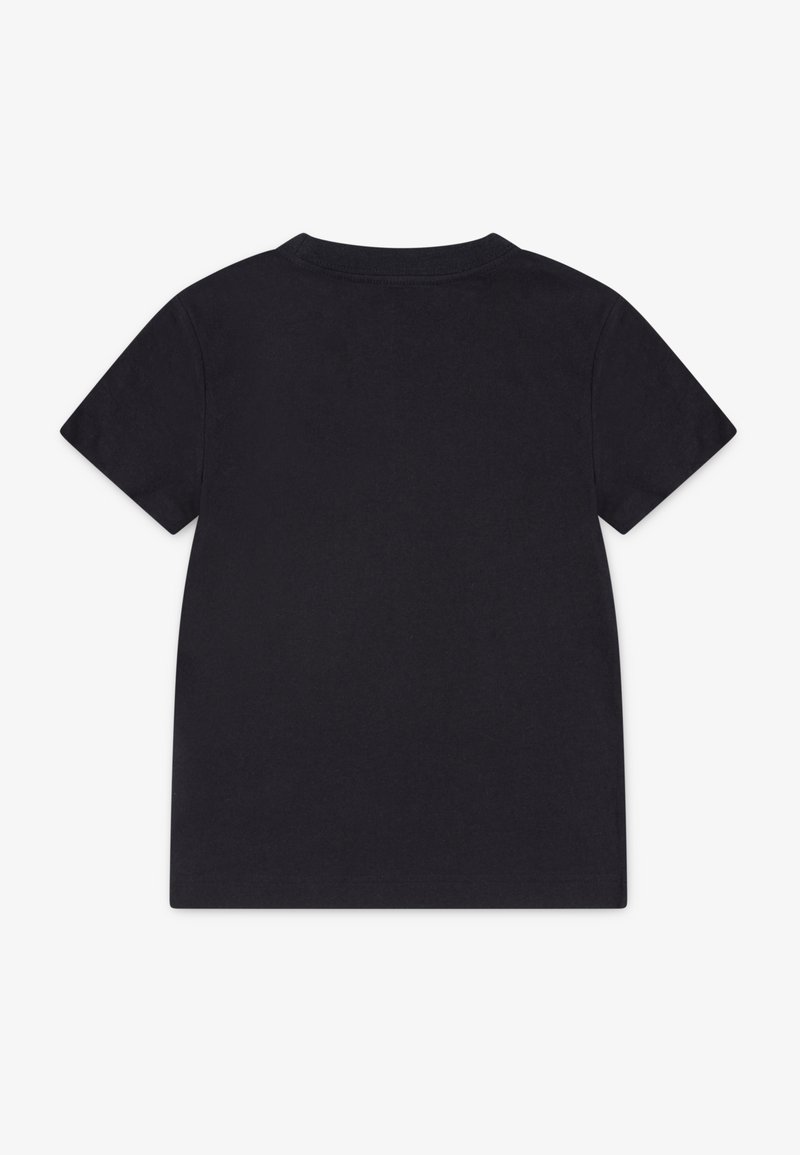 T-shirt nera a maniche corte in cotone. Presenta un collo a giro e una superficie liscia e uniforme, senza alcun motivo o logo.