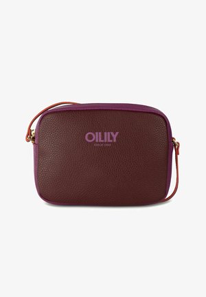 Sac bandoulière en cuir bordeaux, avec une texture lisse et une bordure violette. Présente le logo "OILILY depuis 1963" sur le devant.