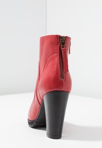 Lazamani Bottines à talons hauts - red