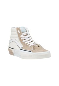 Zapatillas altas en beige, blanco y sutiles acentos azules. Hechas de ante y textil con costuras en contraste y cordones blancos. Suela de goma plana.