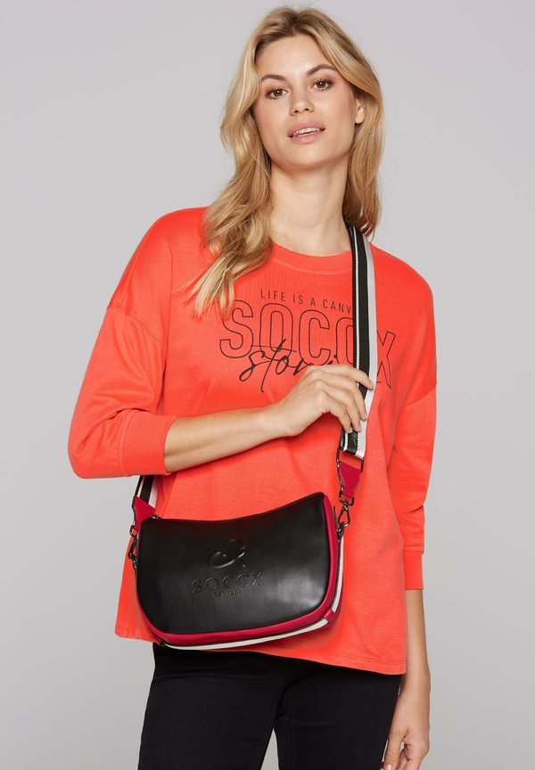 DESIGN MIT MODISCHEM GURT - Umhängetasche