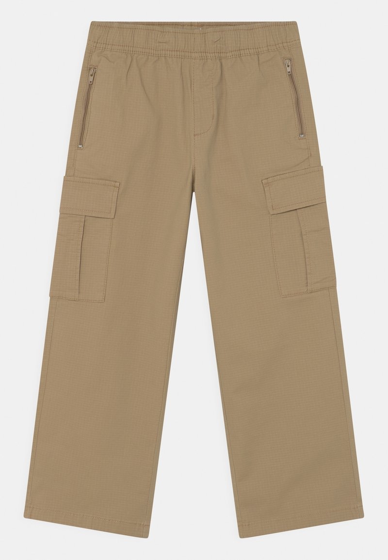 Pantalon cargo beige en tissu texturé, doté d'une taille élastique, de deux poches latérales et de deux poches cargo à rabats.