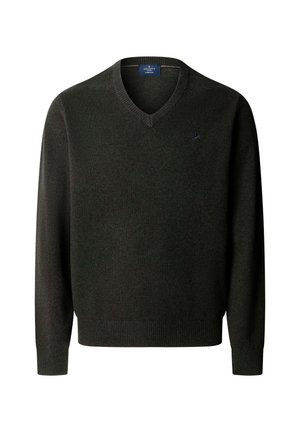 Jersey de lana verde oliva oscuro con cuello en V, mangas largas y un pequeño logo bordado en el pecho izquierdo.