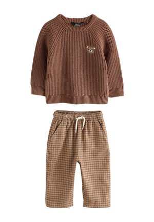 Next, KNITTED JUMPER AND WIDE LEG TROUSERS SET - Pantalones - brown