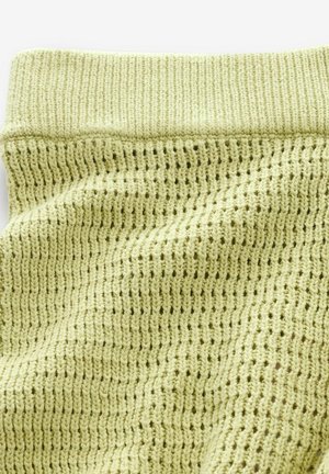 Țesătură tricotată de culoare verde deschis, cu un model texturat, cu țesătură deschisă și o brâu solid cu nervuri. Material moale, cu o c�ădere relaxată.