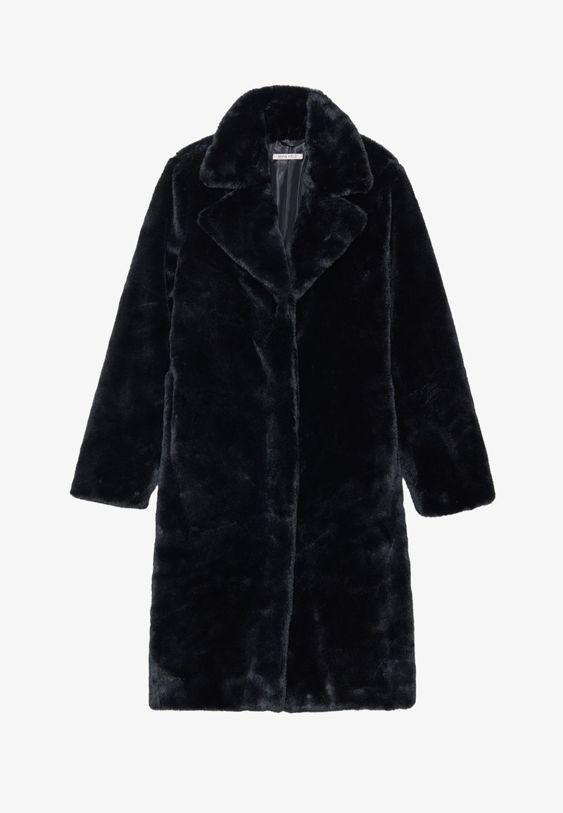 Zwarte nepbont jas met een brede kraag en lange mouwen, met een rechte snit en een zachte, gestructureerde stof. Geen zichtbare sluitingen.