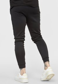 SIKSILK Träningsbyxor - black