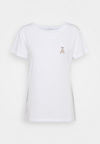 Bílý bavlněný tričko s malým texturovaným designem na levé části hrudi. Klasický střih s krátkými rukávy a kulatým výstřihem.