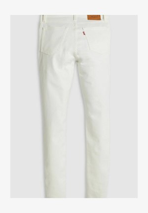 Witte denim jeans met een slim fit, voorzien van een leren achterpatch, twee achterzakken en subtiele stikseldetails op de naden.