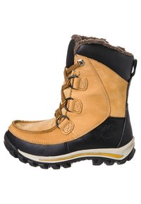 Voděodolná zimní bota s hnědou koženou svrškem, černou gumovou podrážkou, kožešinovým podšívkou na límci a šesti dírkami na tkaničky. Texturovaný design pro lepší přilnavost.