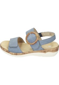 Sandale en cuir bleu avec deux larges bandes, un accent circulaire et une semelle en liège légère. Dispose d'une semelle intérieure rembourrée et d'une semelle blanche.