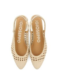 Zapatos de esparto beige con talón abierto y punta afilada, que cuentan con una suela interior suave y el logo "GIOSEPPO".