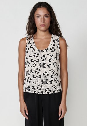 Top senza maniche realizzato in tessuto color crema con motivi floreali e astratti neri. Presenta una scollatura a barca e una vestibilità rilassata.