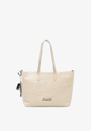 Borsa a tracolla crema con timbri a tema viaggio in rilievo, doppi cinturini a spalla, logo in metallo "ALV" sul davanti e portachiavi attaccato al lato.