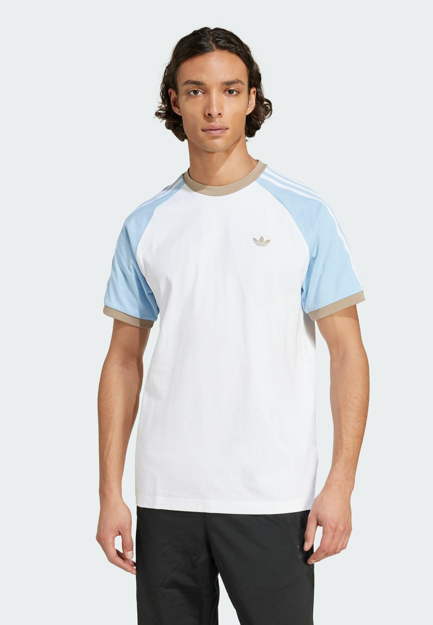  CALI TEE クリアスカイ adidas Originals CALI TEE - Print T-shirt - white/clear sky/blanch