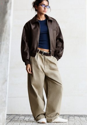 PULL&BEAR, DAD FIT LEATHER EFFECT - JACKET - Bomberjacke - brown