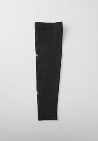 Leggings negros hechos de tela elástica, con una textura suave y un patrón geométrico a lo largo del costado. Diseño largo y ajustado.