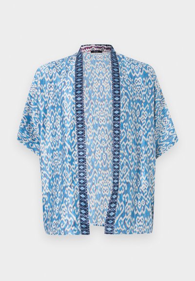 Kimono blu e bianco con motivo, a maniche corte, dotato di finiture blu navy e accenti geometrici, realizzato in un tessuto leggero.