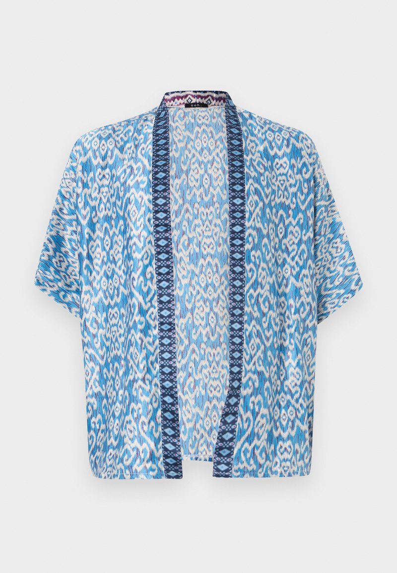 Blau-weiß gemusterter Kimono mit kurzen Ärmeln, ausgestattet mit einem marineblauen Saum und geometrischen Akzenten, hergestellt aus einem leichten Stoff.