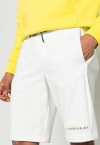Calvin Klein MULTI COLOR LOGO  - Shorts - bright white