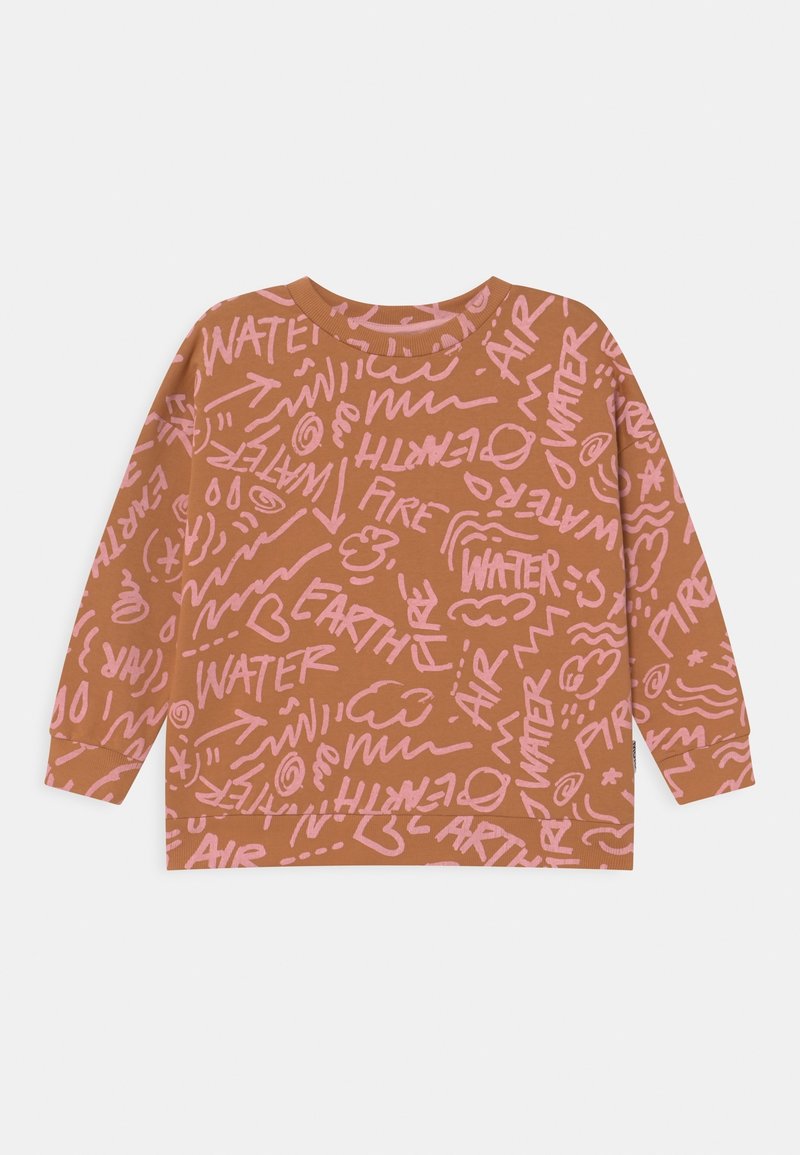 Sudadera marrón con palabras escritas a mano en rosa y símbolos que representan la tierra, el aire, el fuego y el agua. Tejido suave con mangas largas.