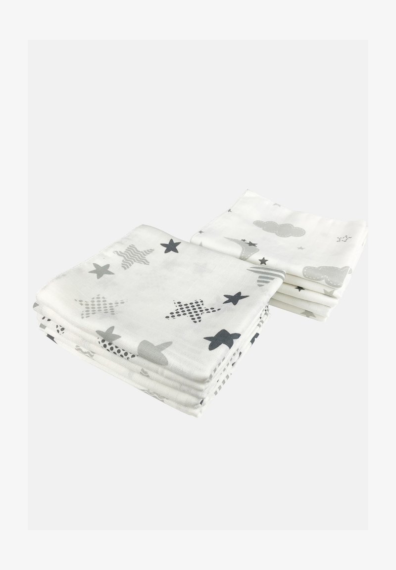 Set von Baumwollwickeln in Weiß mit grauen Stern- und Wolkenmustern. Weiche Textur, leicht und ordentlich in zwei Stapeln gefaltet.