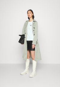 Calvin Klein Jeans MONOLOGO SLIM TEE 2 PACK - T-shirt básica - lipstick pink/bright white