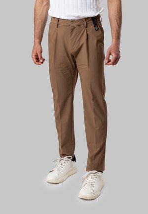 AT.P.CO, PANTALONE BERLINO - TROUSERS - Pantaloni eleganti - mud