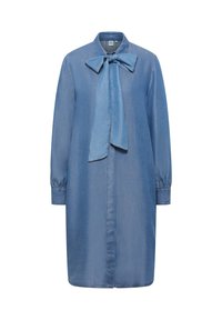 Abito in denim azzurro chiaro con colletto legato, chiusura frontale a bottoni, maniche lunghe con polsini e silhouette dritta. Texture liscia e design casual.