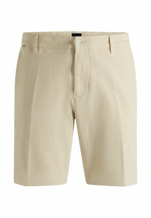 Shorts beige realizzati in tessuto smerigliato con parte frontale piatta, zip e chiusura con bottone. Presentano tasche laterali e un design a gamba dritta.