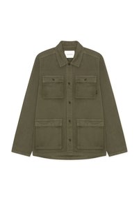 Giacca bottonata verde oliva con quattro tasche anteriori a patta e colletto, progettata per l'abbigliamento casual.