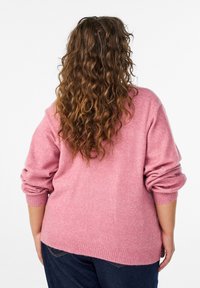 Rožains, pārāk liels džemperis ar ribotām aprocēm un apakšmalu, izgatavots no mīksta materiāla, ar brīvu piegriezumu un nokrītošu plecu dizainu.