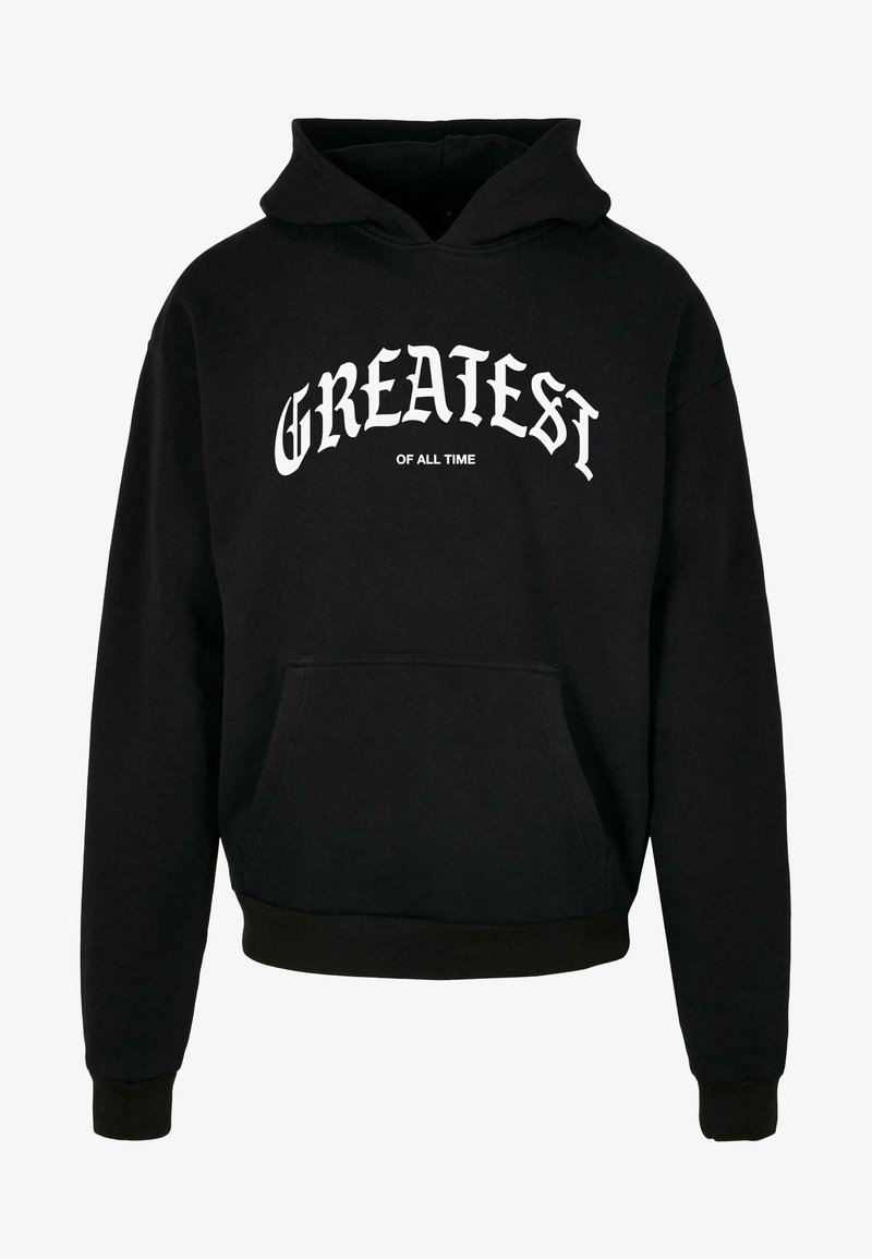 Felpa nera in cotone, dotata di tasca frontale, polsini e orlo a costine, con testo bianco che recita "GREATEST OF ALL TIME" sulla parte anteriore.