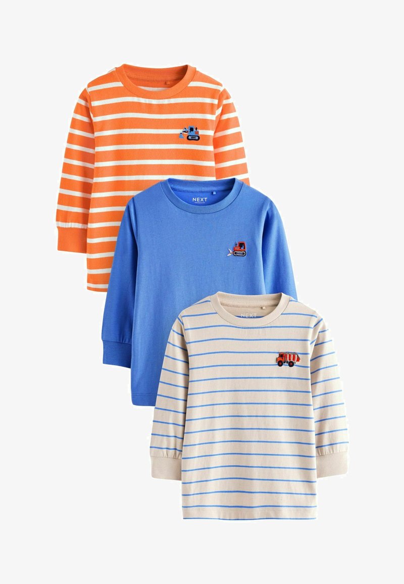 Kolm pika varrukaga särki: oranž triibuline sõiduki logoga, sinine ühtlane ekskavaatoriga tikandiga ja kreemja triibuga, millel on veoauto logoga.